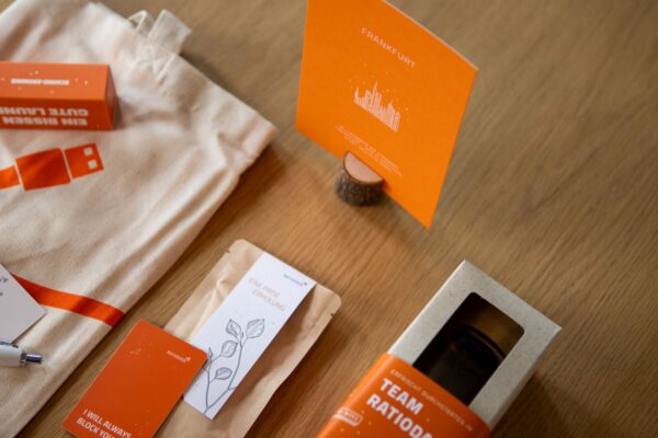Foto der Give-aways, die die die neuen Auzbis zur Begrüßung erhalten