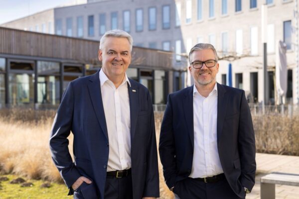 Vorstandmitglieder Klemens Baumgärtel und Dr. Michael Stanka am Standort der Ratiodata in Münster