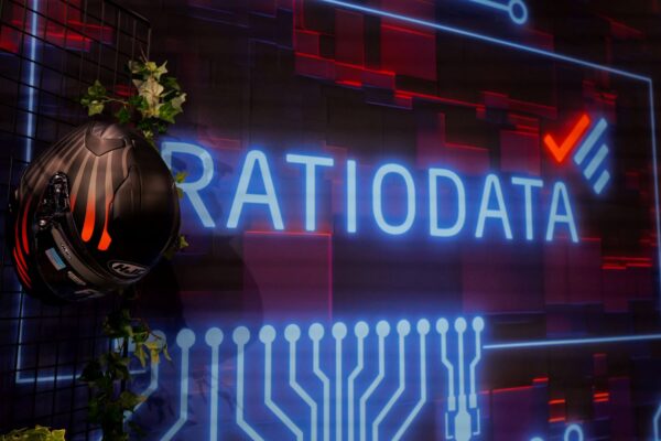 Autorennfeeling am Stand der Ratiodata auf der data_unplugged 2026